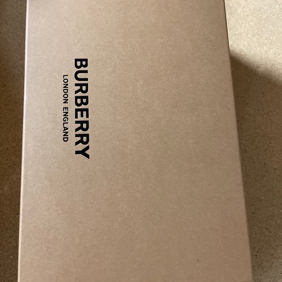 Burberry White Kingdom LOGO SLIDES. - Picture 5 of 6